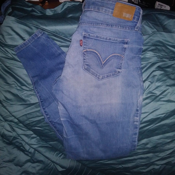 Levi jeggings sz 28
